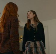 Rezumat „Minciuni de familie”, episodul 61, difuzat în 22 septembrie la Kanal D: Guzide îi spune lui Dundar că este fiul ei biologic, iar acesta o respinge